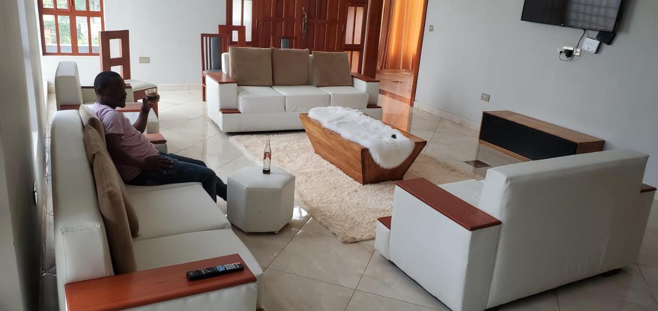 Bed and Breakfast Arusha Royal Екстер'єр фото