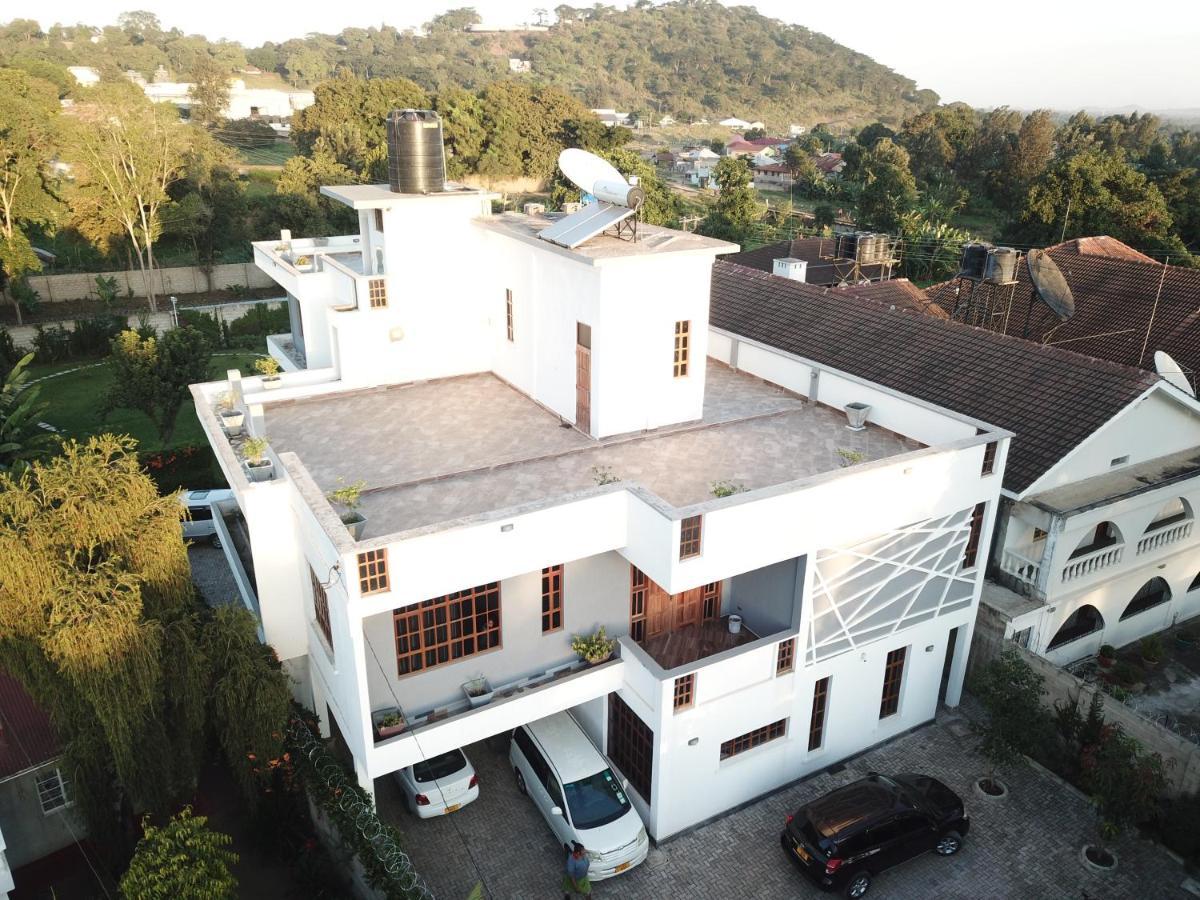 Bed and Breakfast Arusha Royal Екстер'єр фото